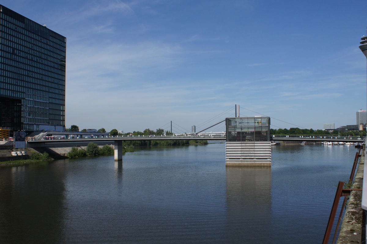 Medienhafen Düsseldorf – The Living Bridge