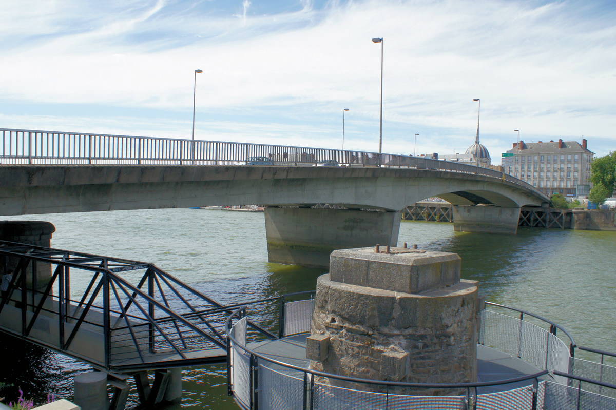 Pont transbordeur de Nantes (Nantes, 1903) Structurae