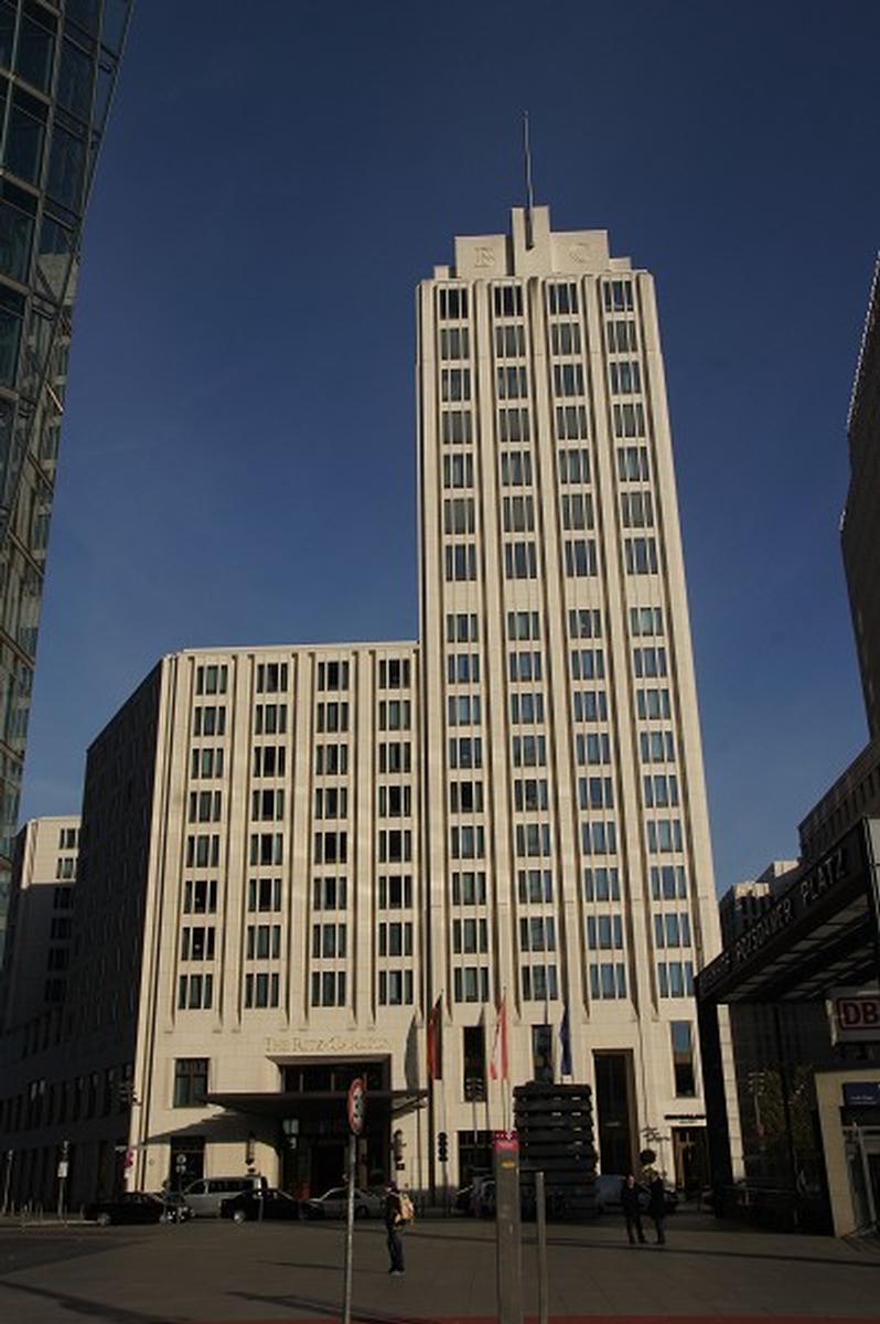 The Ritz-Carlton / Tower Apartments 