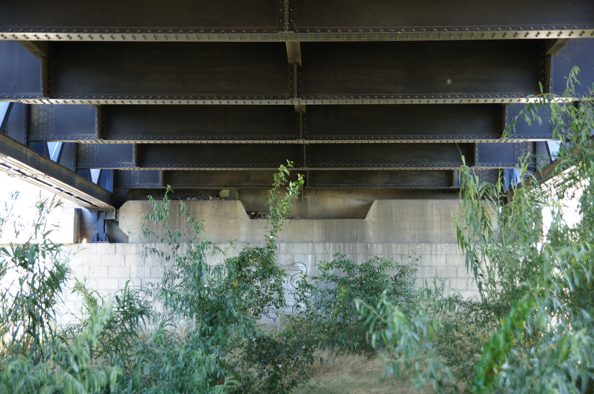 Rognonas Suspension Bridge 