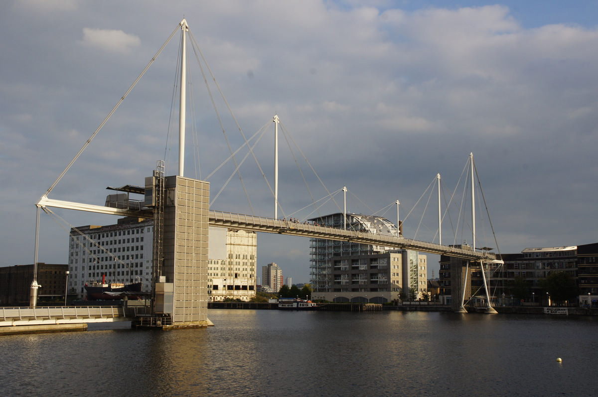 Royal Victoria Dock Pedestrian Bridge 