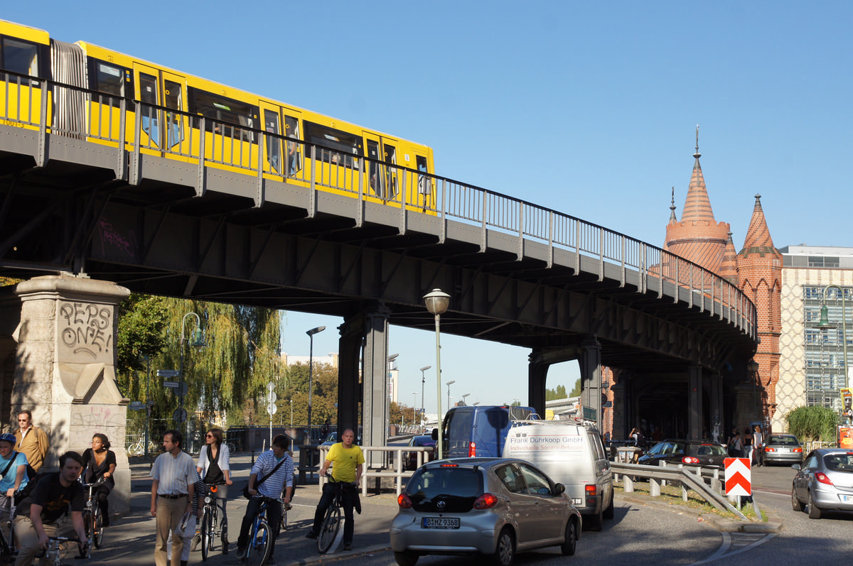 U 1 Subway Line (Berlin) – Hochbahnviadukt Falckenstraße 