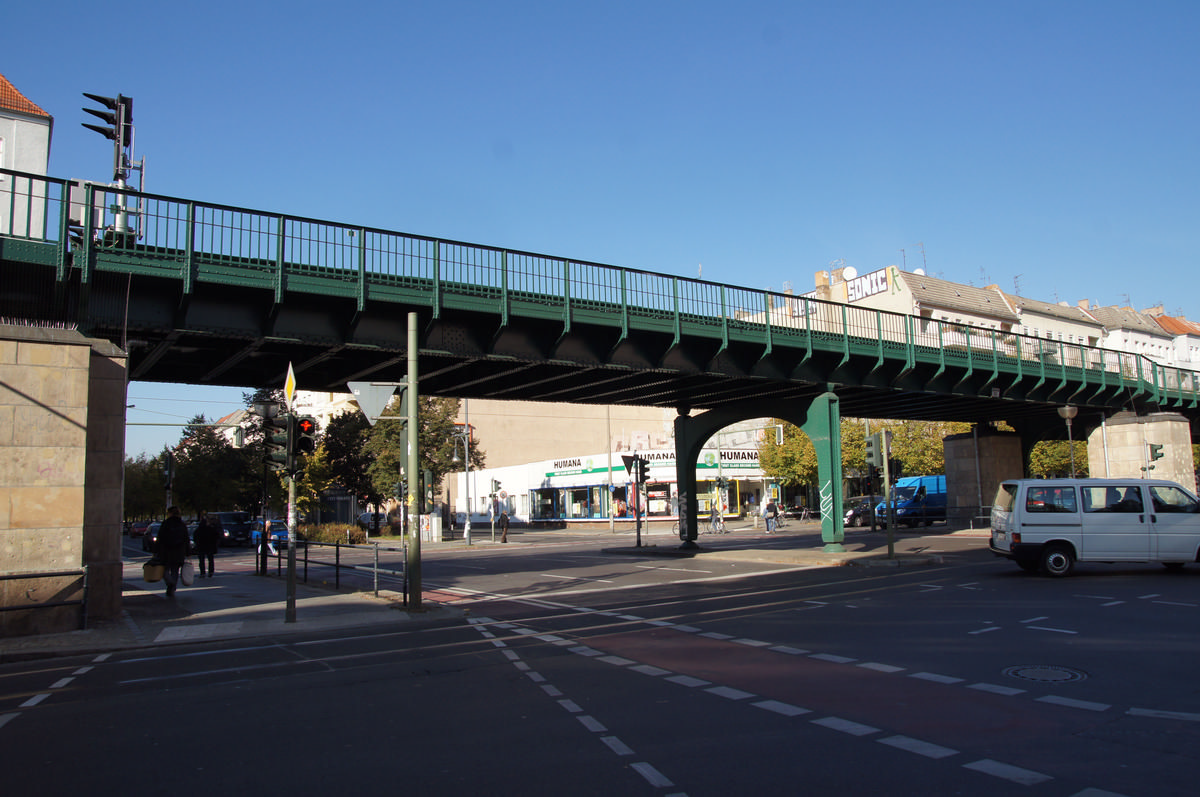 Hochbahnbrücke Schwelbeiner Straße/Wichertstraße 