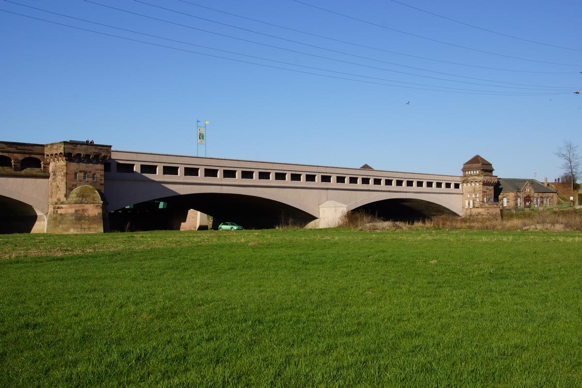 Kanalbrücke über die Weser in Minden 