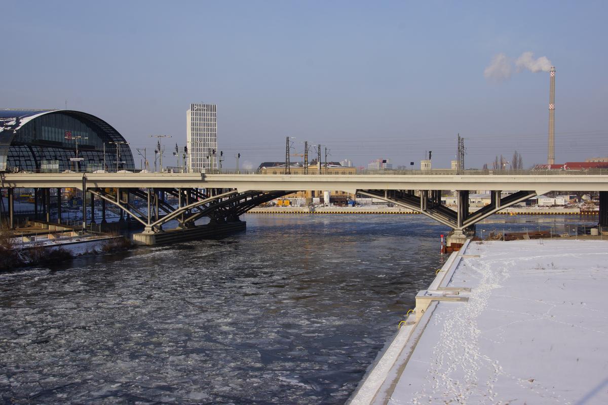 Bahnbrücke über den Humboldthafen 