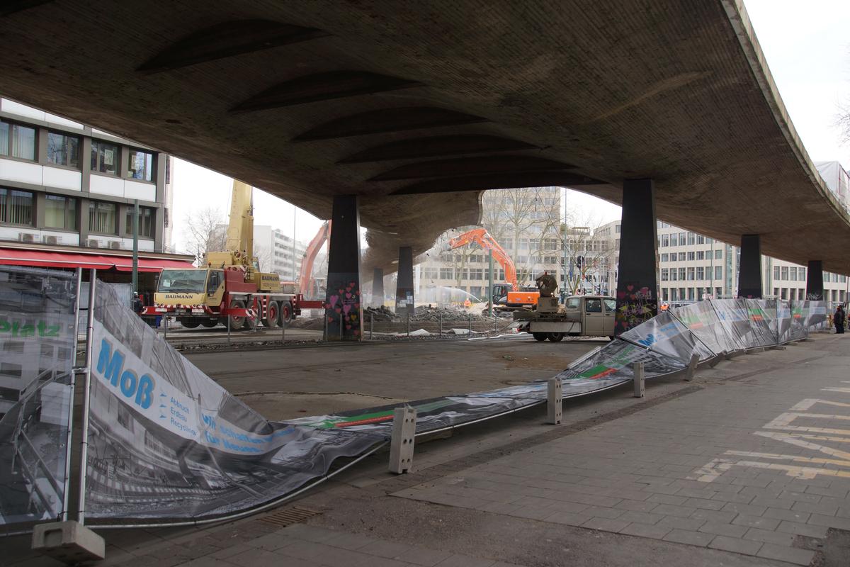 Demolition of the elevated road bridge at Jan-Wellem-Platz in Düsseldorf (Germany) 