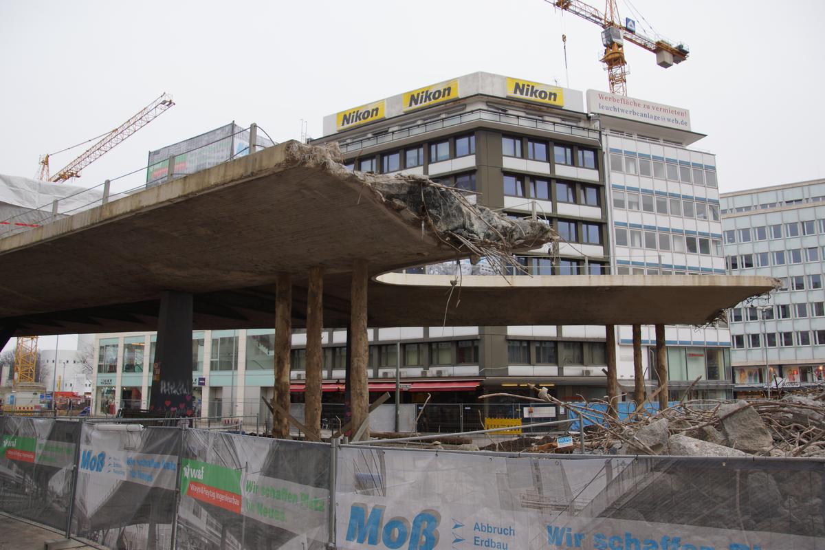 Abriss der Hochstraße Jan-Wellem-Platz in Düsseldorf 