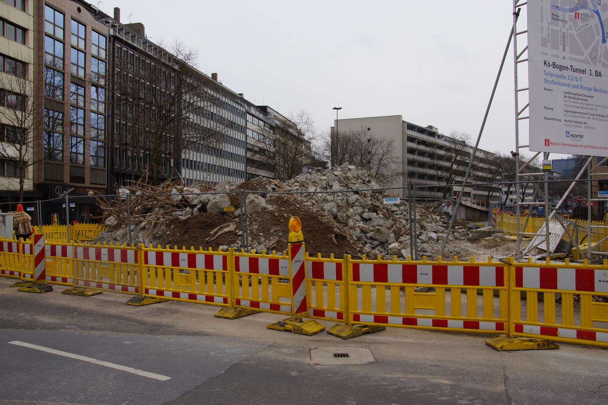 Abriss der Hochstraße Jan-Wellem-Platz in Düsseldorf 