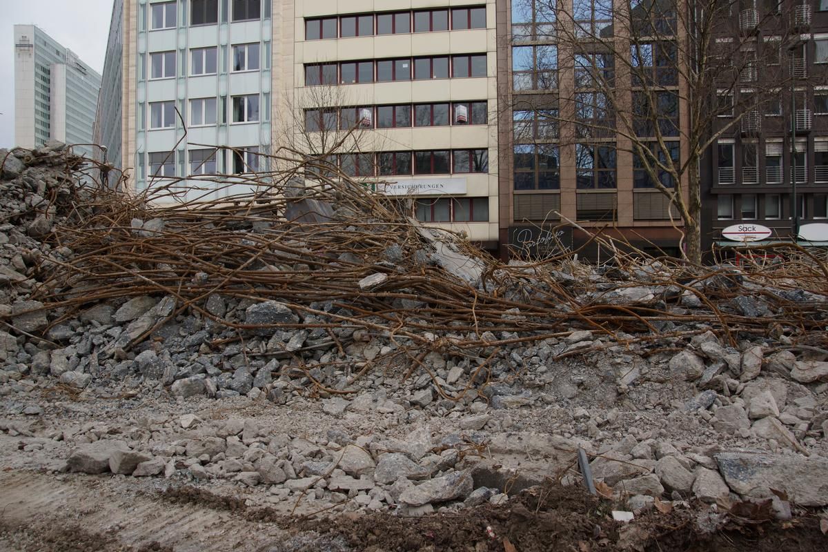 Demolition of the elevated road bridge at Jan-Wellem-Platz in Düsseldorf (Germany) 