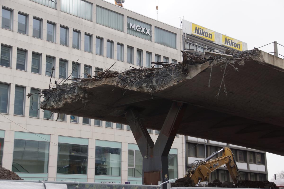 Demolition of the elevated road bridge at Jan-Wellem-Platz in Düsseldorf (Germany) 