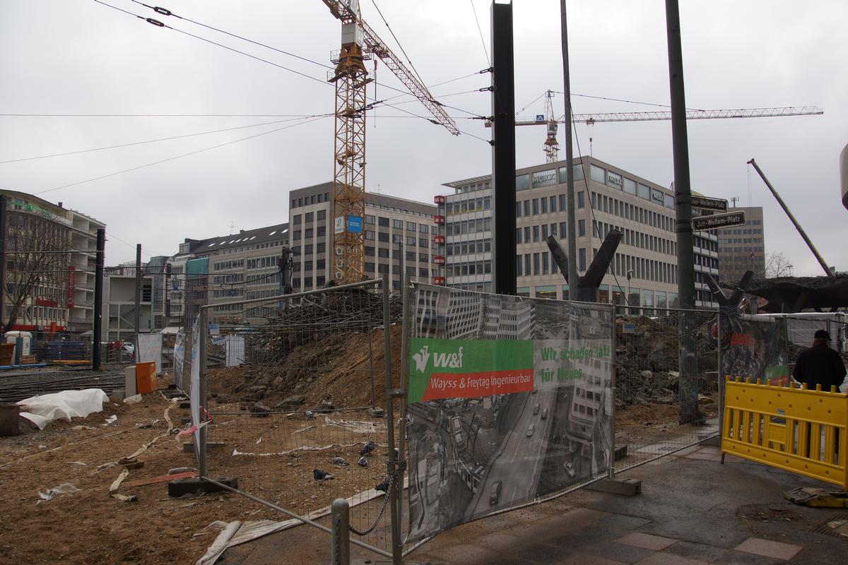 Abriss der Hochstraße Jan-Wellem-Platz in Düsseldorf 