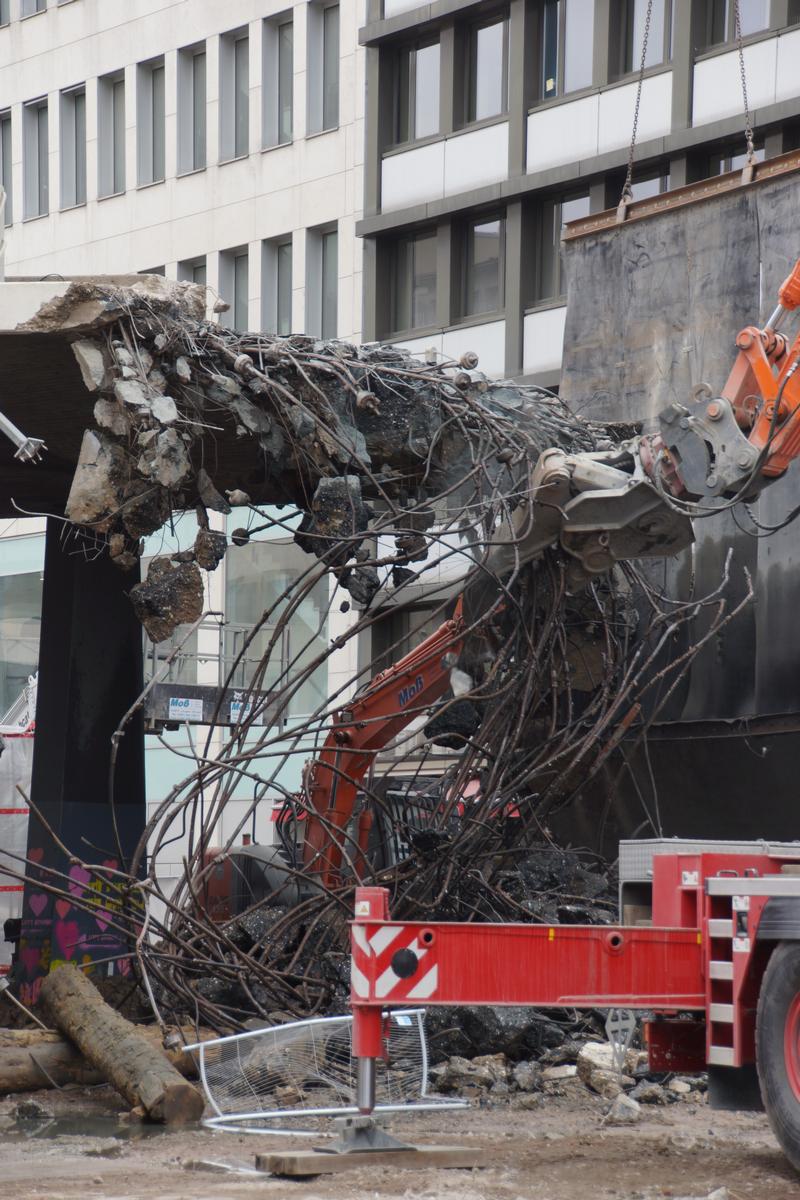 Abriss der Hochstraße Jan-Wellem-Platz in Düsseldorf 