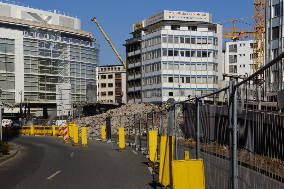 Démolition du passage supérieur du Jan-Wellem-Platz à Düsseldorf (Allemagne) 