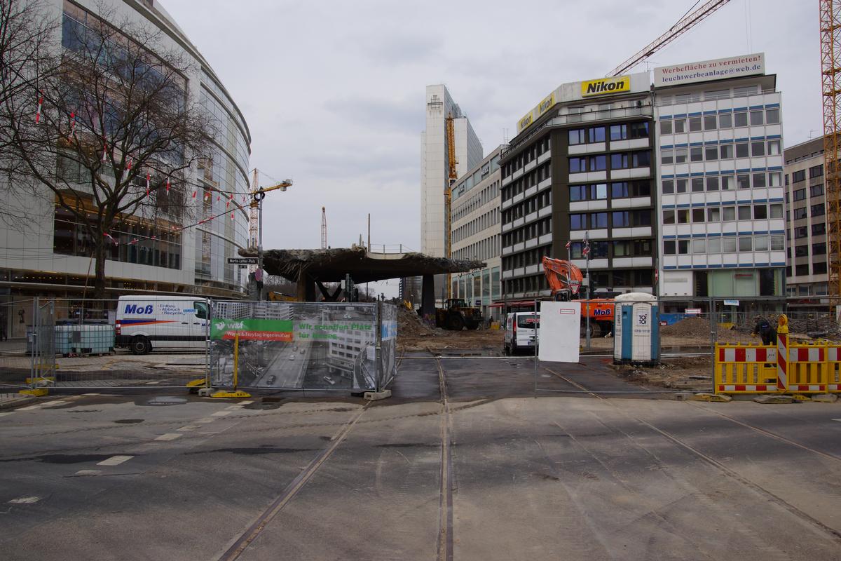 Démolition du passage supérieur du Jan-Wellem-Platz à Düsseldorf (Allemagne) 