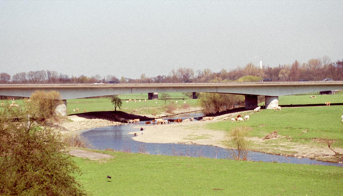 Ruhrbrücke der A40 in Mülheim an der Ruhr (Stadteil Raffelberg) 