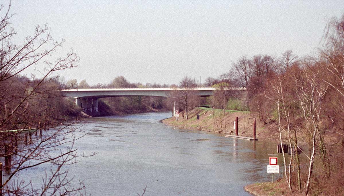 Ruhrbrücke der A40 in Mülheim an der Ruhr (Stadteil Raffelberg) 