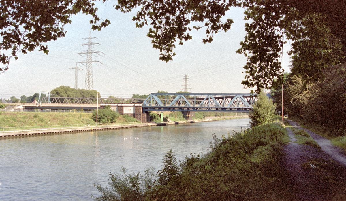 Pont No. 319 sur le canal Rhin-Herne à Oberhausen 