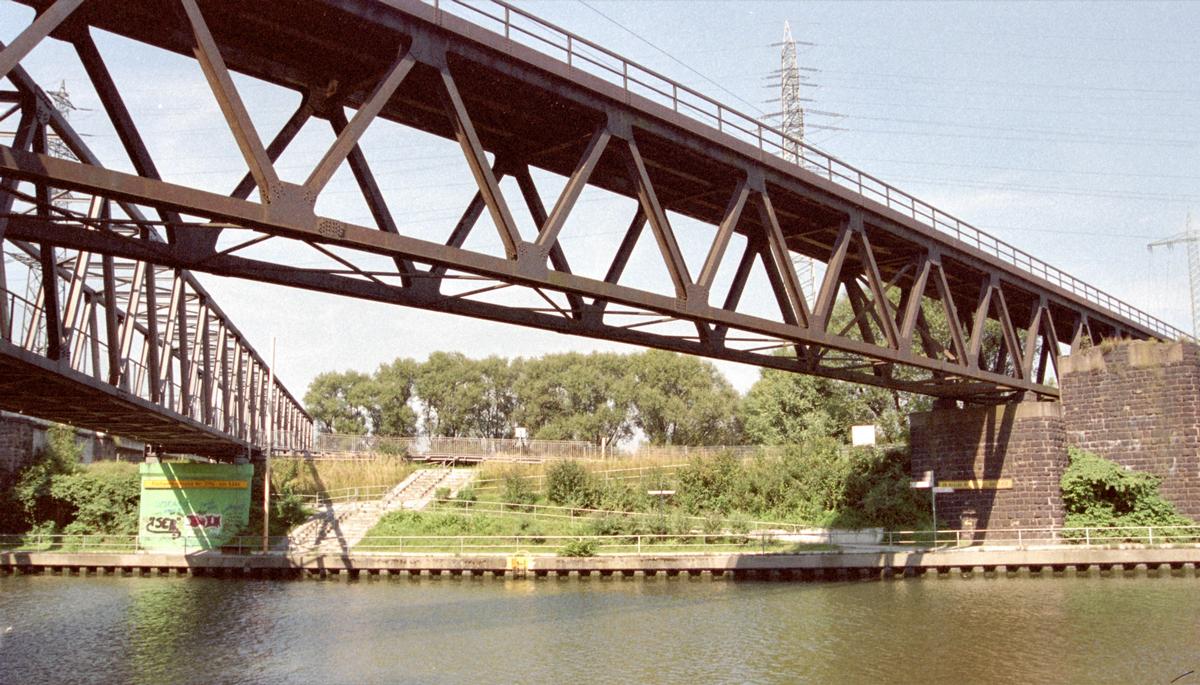 Pont No. 319a sur le canal Rhin-Herne à Oberhausen 