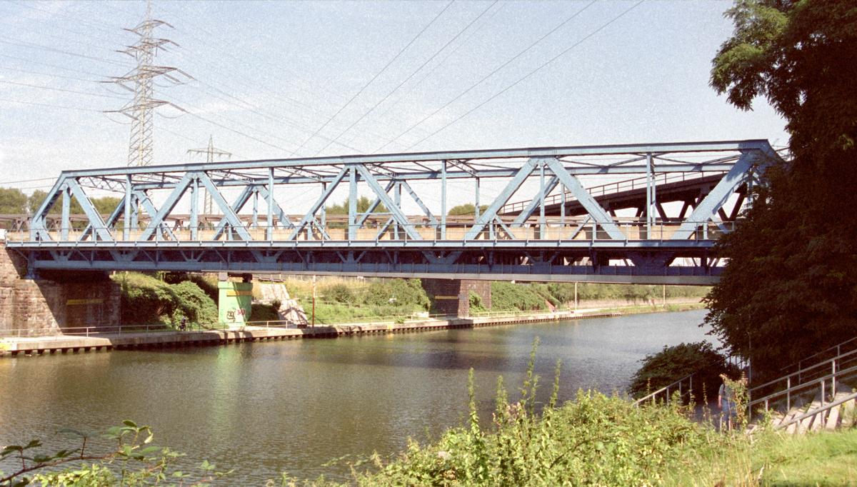 Pont No. 319 sur le canal Rhin-Herne à Oberhausen 