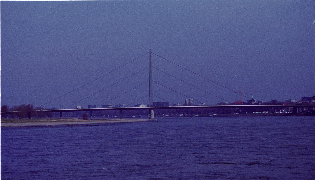 Oberkassel Bridge (Düsseldorf, 1973) 