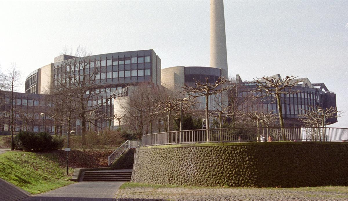 North Rhine-Westphalia State Parliament Building (Düsseldorf, 1988) 