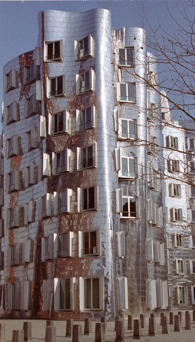 New Zollhof - Building B (Düsseldorf, 1999) 