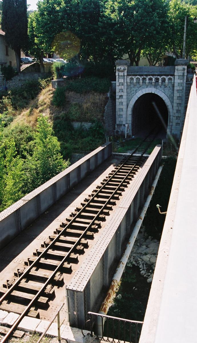 Eisenbahnbrücke über die Chalvagne in Entrevaux 