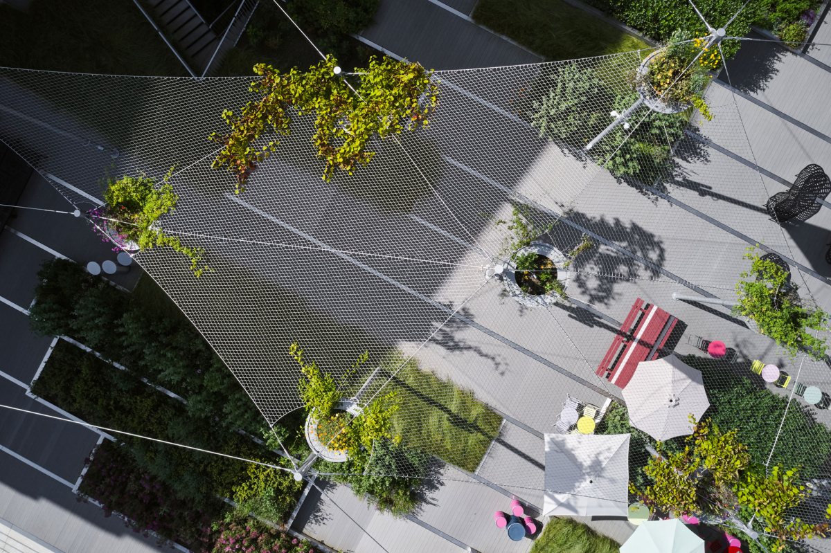 Green shaded roof over an interior courtyard in Oerlikon 