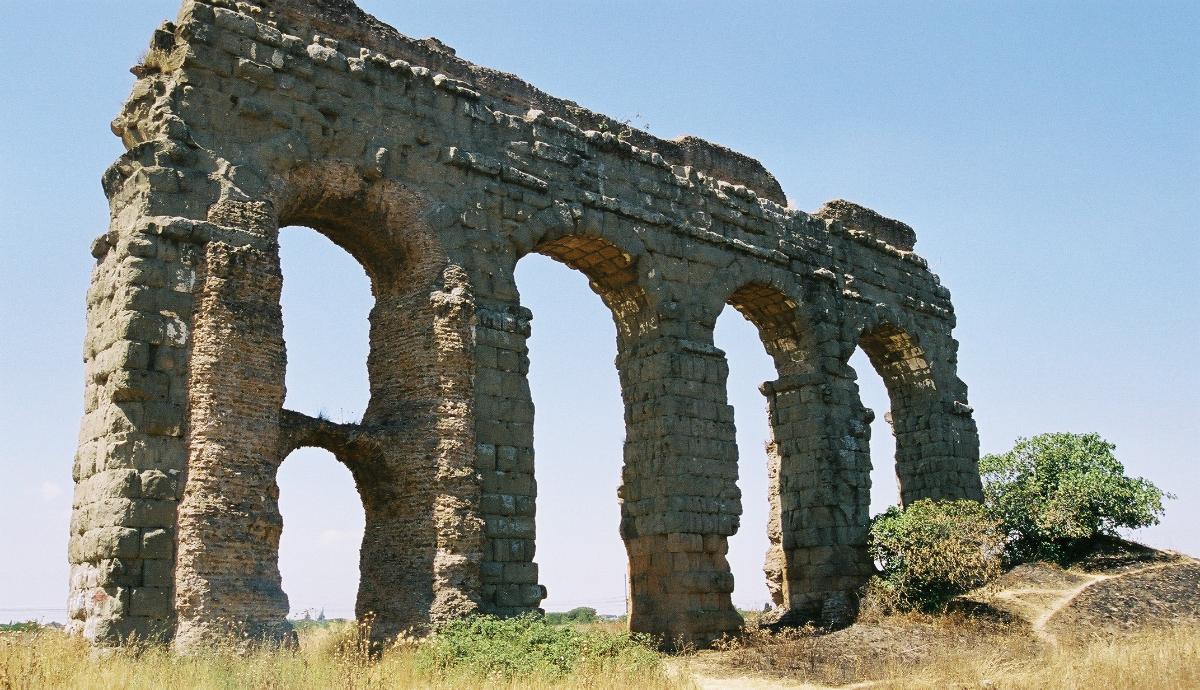 Aqua Claudia / Anio Novus, Aqueduct Parc near Rome 