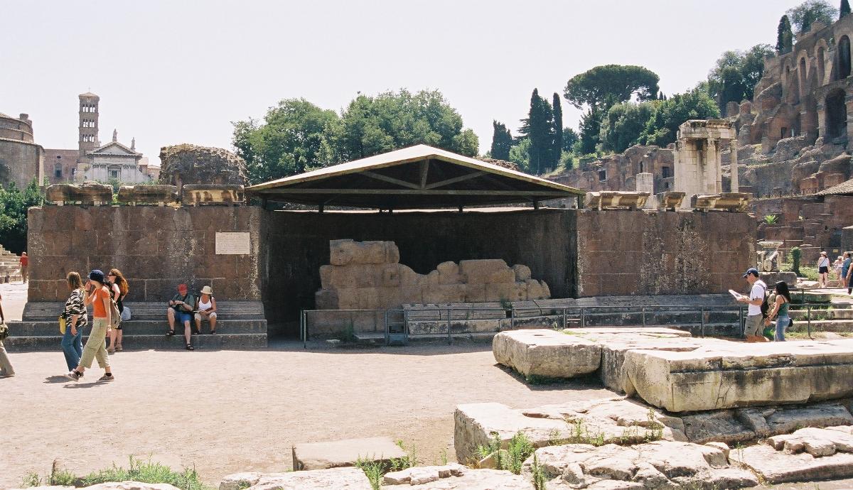 Tempel des Julius Cesar, Forum Romanum, Rom 