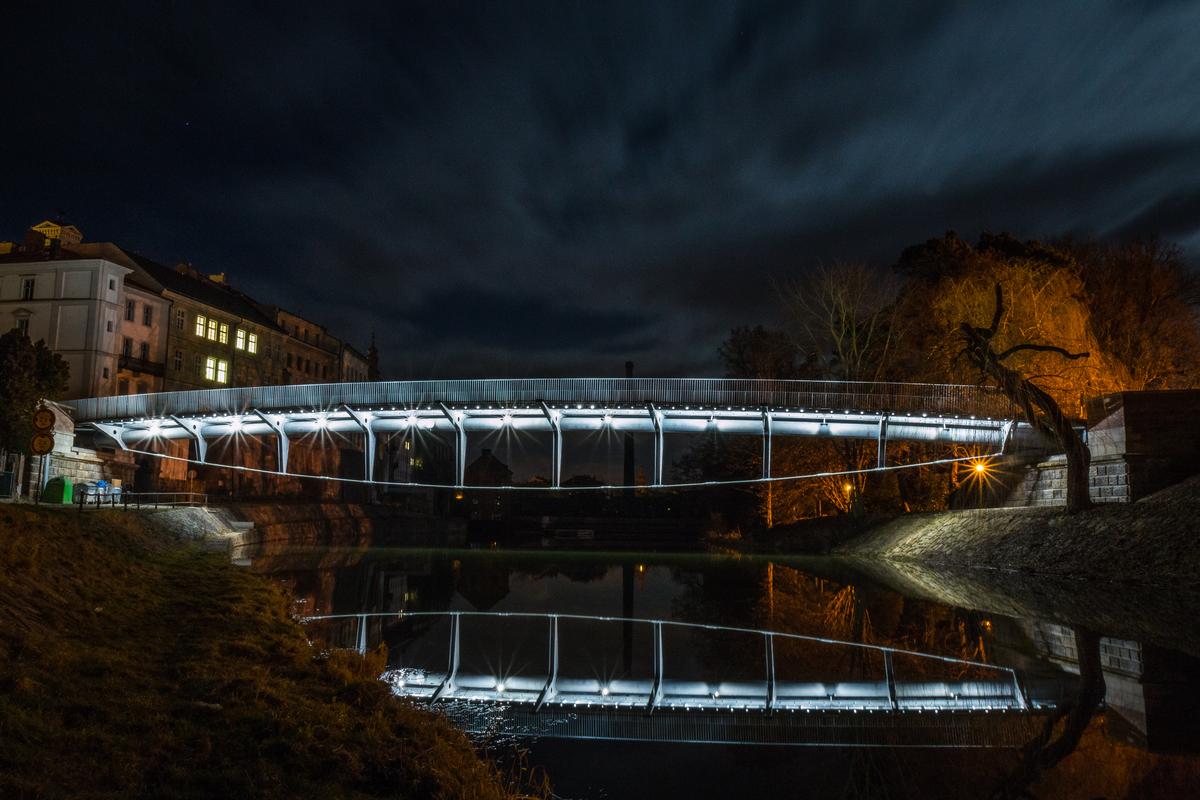 Neue Comeniusbrücke, Nachtansicht von Westen 