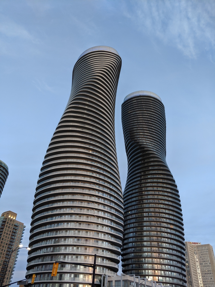 Башни Абсолют Тауэрс. Башни Абсолют Торонто. Ма Яньсун башни Абсолют. Башни Абсолют Торонто этажность.