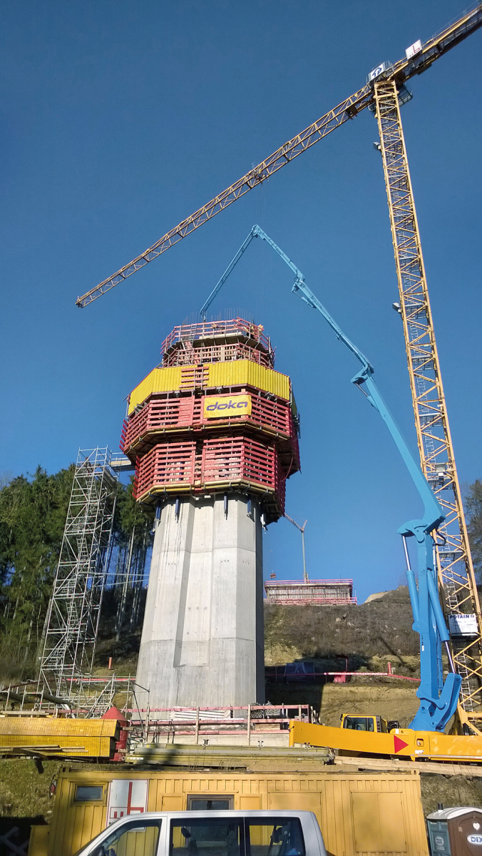 Afte Valley Viaduct near Bad Wünnenberg The fully hydraulic SKE100 plus automatic climbing formwork was used for concreting the piers.