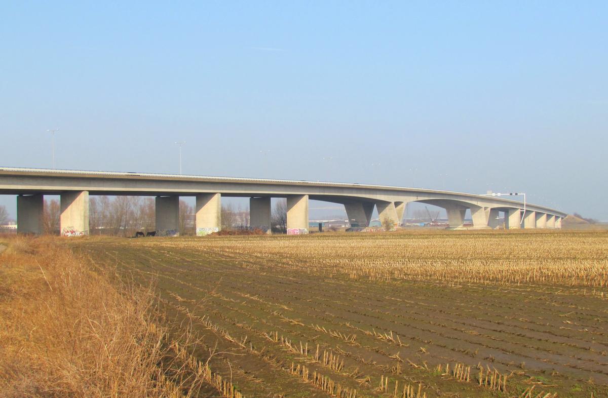 Andrei-Sacharow-Brücke 