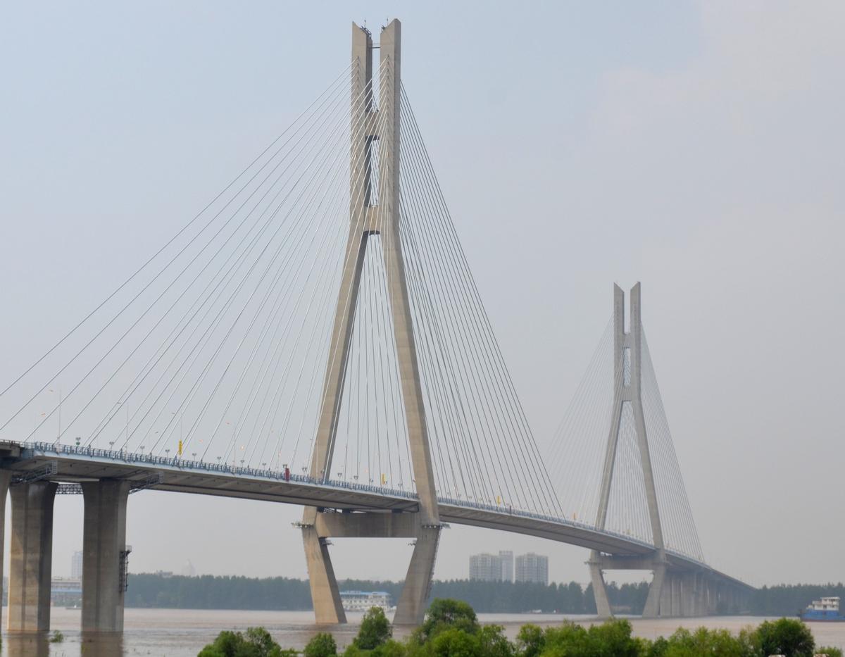 Anqing Yangtze River Road Bridge 