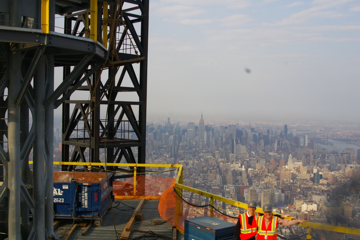 One World Trade Center: Montage der Antennenkonstruktion 