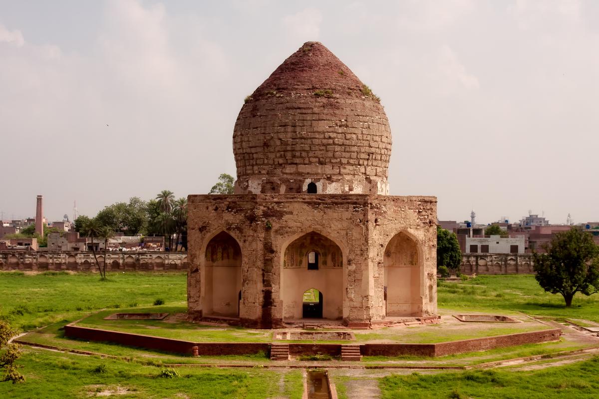 Tomb of Asif Khan 