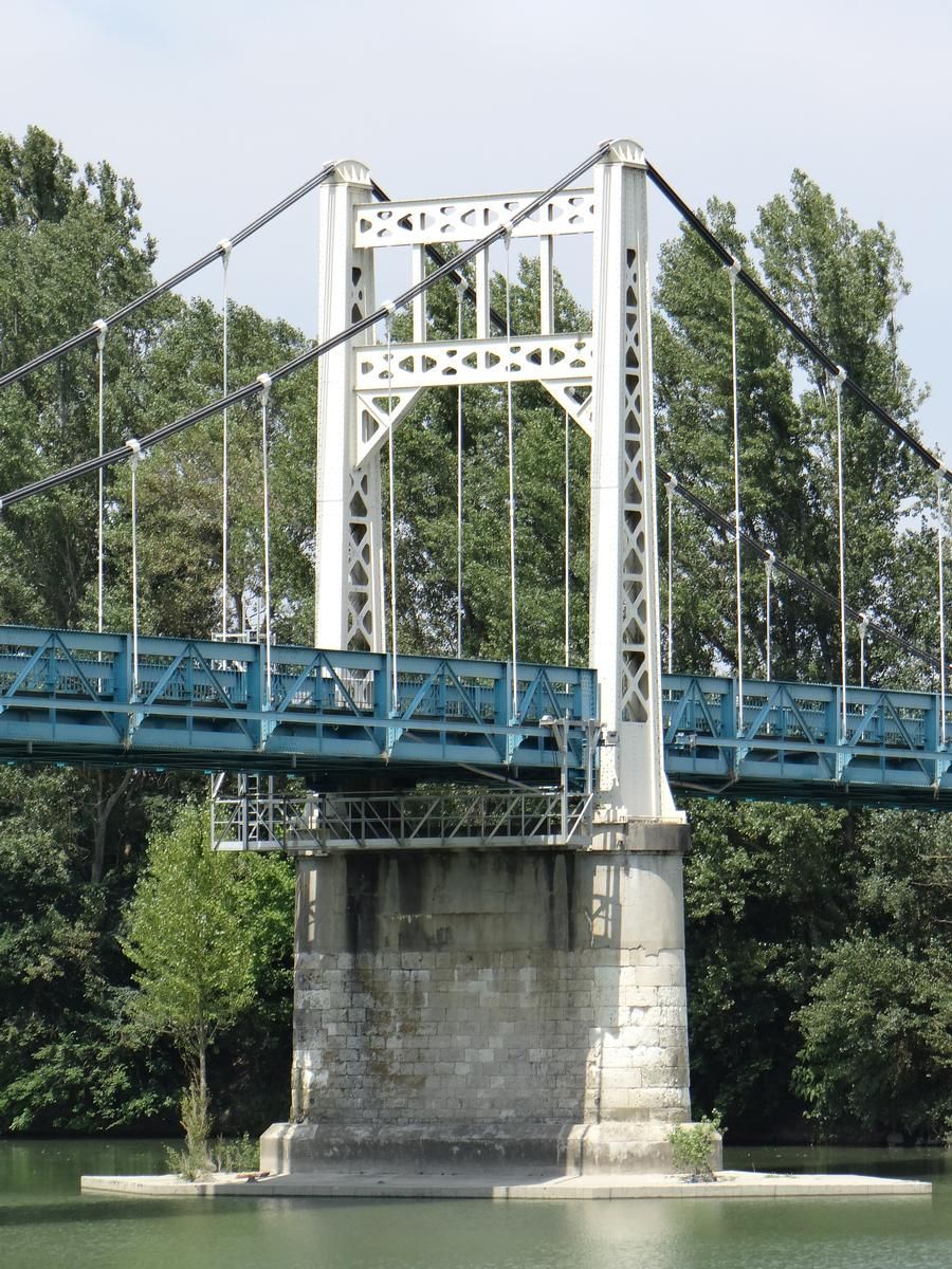 Auvillar Suspension Bridge 