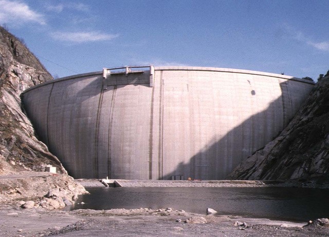 barrage dam