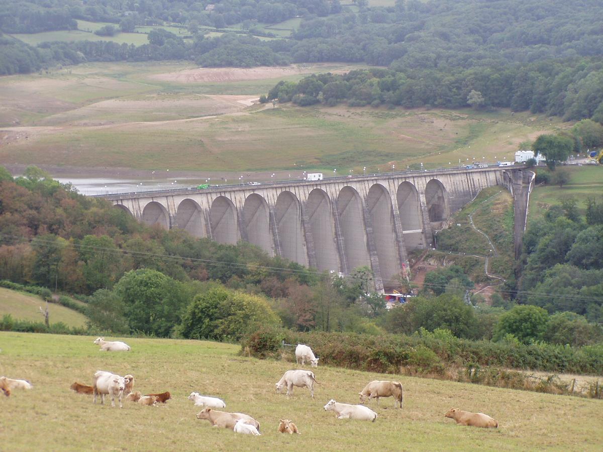 Pannecière-Chaumard Dam 
