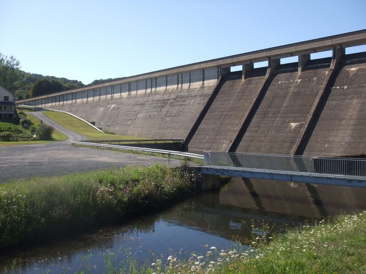 Villefranche-de-Panat Dam 