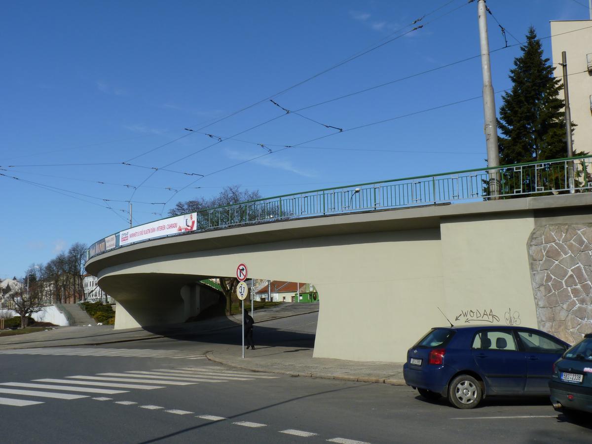 Pont-tramway sur la rue Kryzovsky 