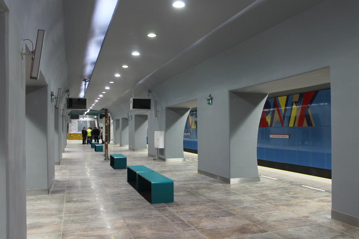 Metrobahnhof Centrum Nauki Kopernik 