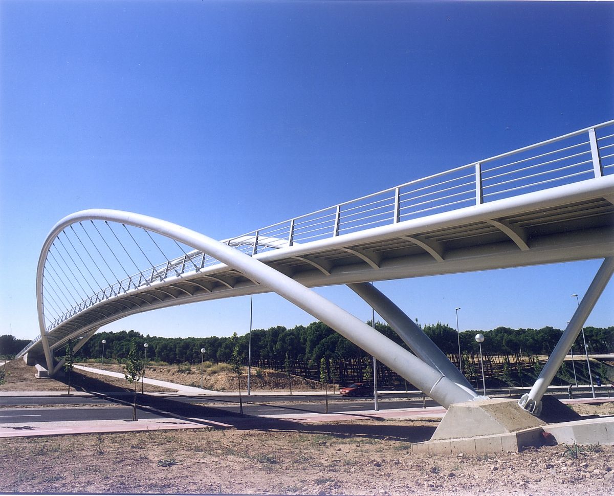 Geh- und Radwegbrücke über die Ronda Hispanidad 