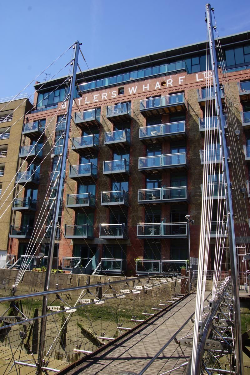 Saint Saviour's Dock Footbridge 