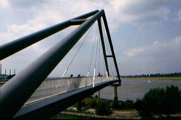 Pedestrian Bridge over the port of Düsseldorf 