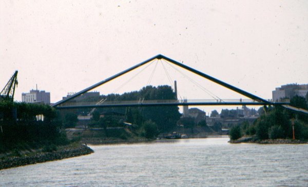 Pedestrian Bridge over the port of Düsseldorf 