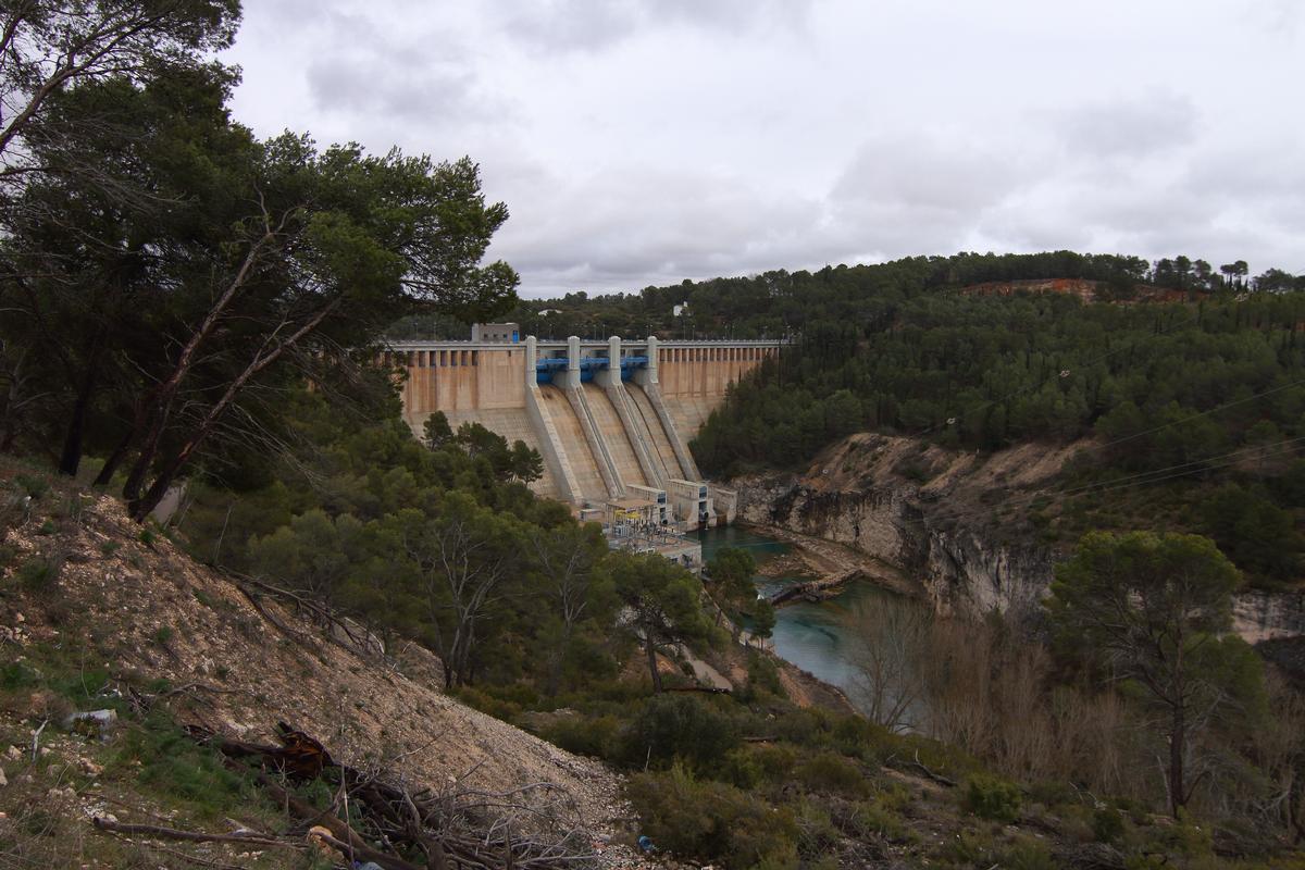 Alarcón Dam 