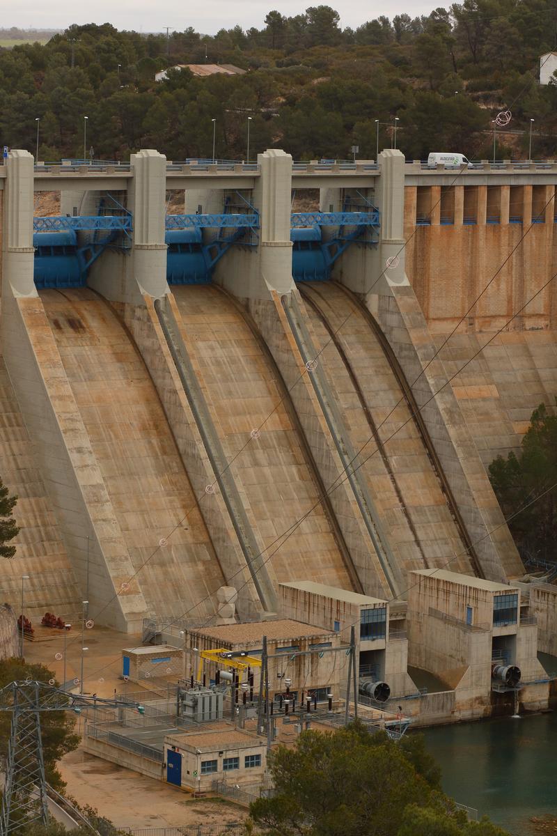 Alarcón Dam 