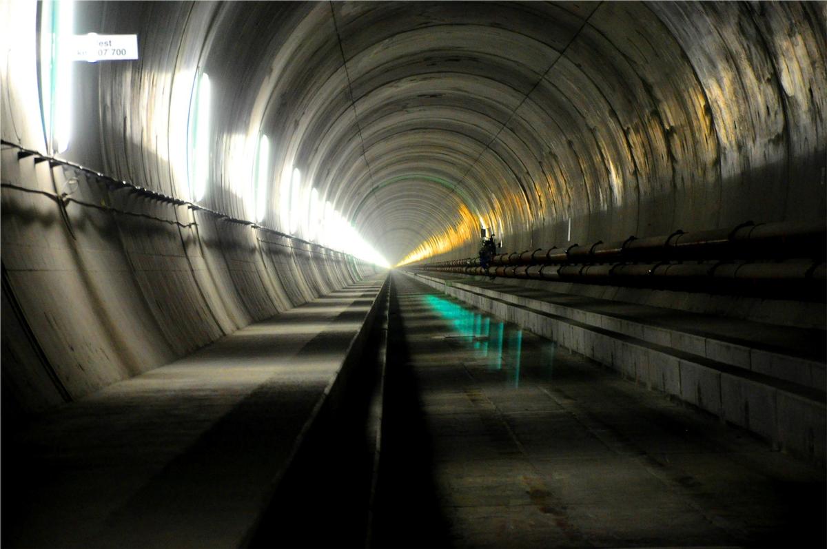 Tunnel de base du Saint-Gothard 